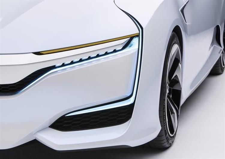 Proche de la série, le concept Honda FCV à hydrogène sera commercialisé en mars 2016 au Japon
