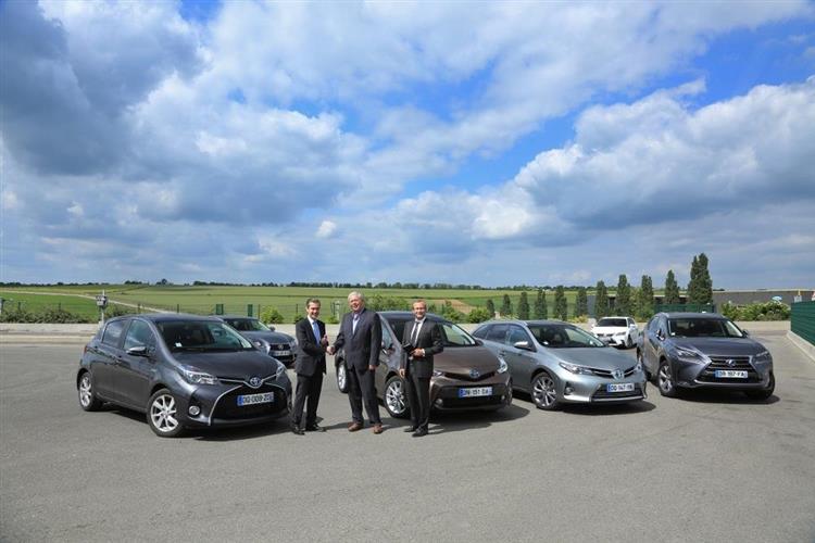 Après avoir intégré 100 Renault ZOE électriques, le groupe SEPUR vient de faire l’acquisition de 36 modèles hybrides Toyota
