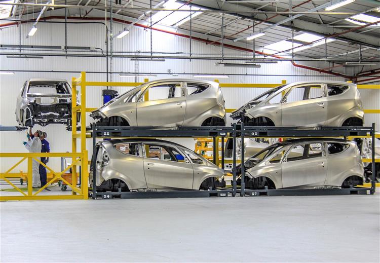 Assemblée en Italie dans une usine détenue par Pininfarina, la Bluecar sortira désormais d’un atelier dédié situé sur le site de Renault Dieppe