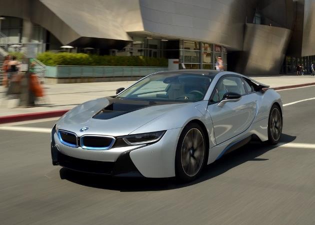 Première voiture hybride rechargeable du constructeur, la BMW i8 sera rapidement rejointe par une dizaine de nouveautés intégrant une technologie équivalente