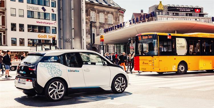 Dotée d’une autonomie moyenne de150 km, la BMW i3 sera complémentaire aux transports en commun de la capitale danoise 