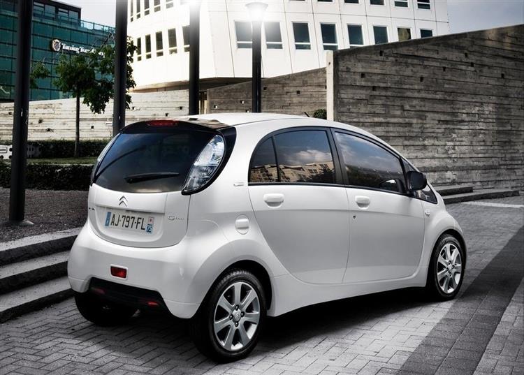 Chez Citroën, l’actuelle citadine électrique C-Zero n’est autre qu’une Mitsubishi i-MiEV rebadgée