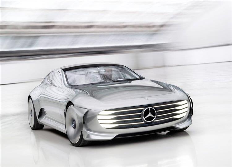 Equipé d’une motorisation hybride rechargeable, le concept IAA de Mercedes a été présenté au salon de Francfort 2015
