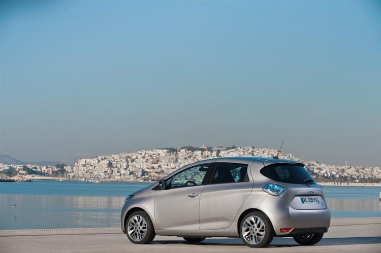 Parmi les deux modèles électriques importés au Vietnam par Renault, la citadine ZOE offre jusqu’à 200 km d’autonomie