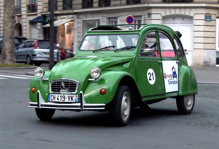 Numéro 21 et couleur verte : la Citroën 2CV électrifiée est disponible à la location depuis quelques semaines