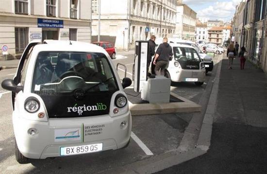 Le service d’autopartage Régionlib’ inauguré à Niort en avril 2013 témoigne de la richesse de l’écosystème du véhicule électrique en Poitou-Charentes