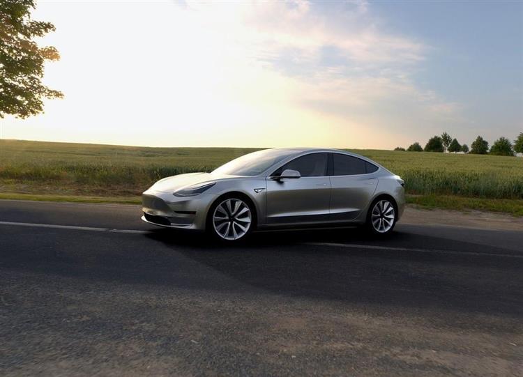 Nouveau véhicule électrique de Tesla Motors, la familiale Model 3 est commercialisée à partir de 35 000 dollars outre-Atlantique