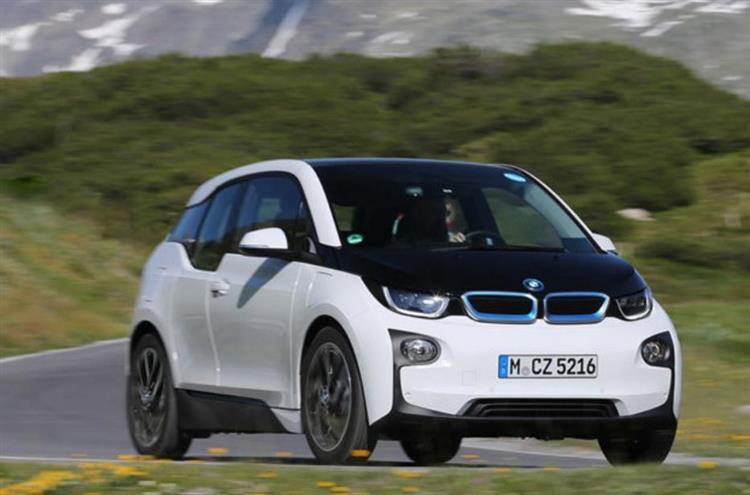 Commercialisée dans 49 pays, la BMW i3 développe une puissance de 170 ch et affiche actuellement une autonomie de 150 km