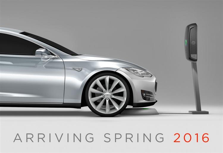 Grâce au dispositif de charge sans fil, la Tesla Model S recouvre 30 km d’autonomie par heure