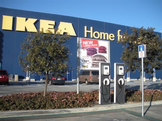 IKEA installe 9 bornes de recharge rapide en France et 7 bornes Autolib’ en Ile-de-France