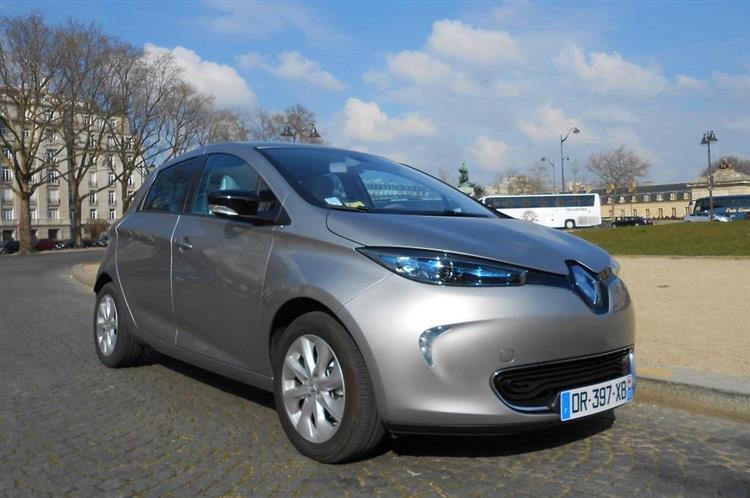 Modèle électrique le plus vendu en Europe, la citadine Renault ZOE coûte moins cher à l’achat et à l’usage que son équivalent Renault Clio diesel