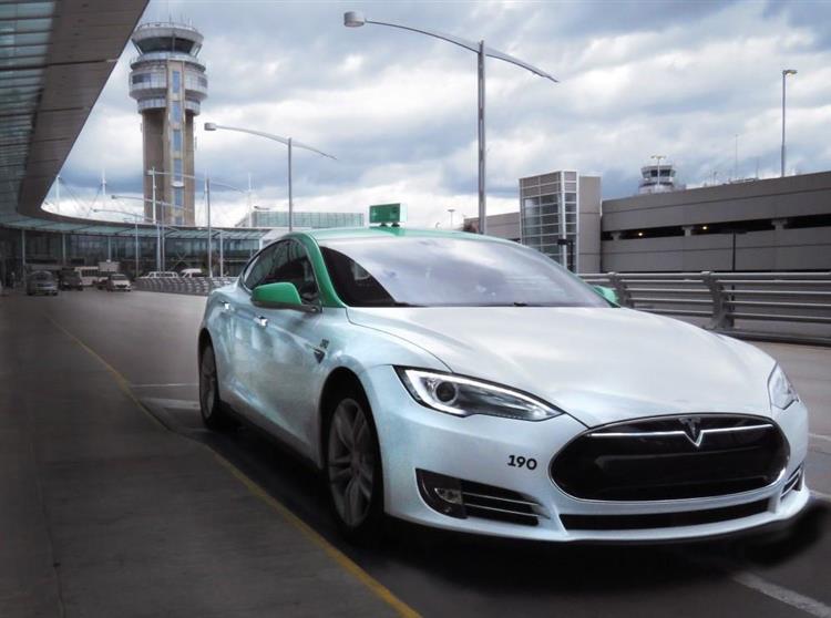 Jusqu’en novembre 2017, 10 Tesla Model S seront à la disposition des clients de l’application Téo Taxi à l’aéroport de Montréal
