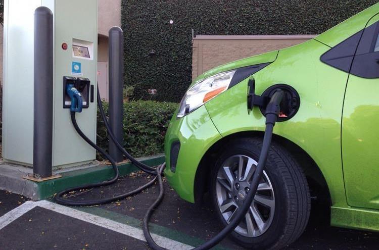 Les nouvelles règles de l’EPA portant sur les économies de carburant profitera aux véhicules électrifiés