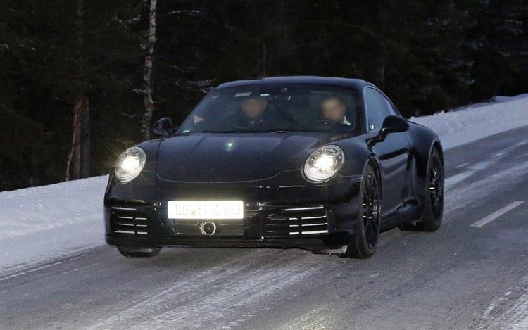 Aperçue en Laponie, la prochaine génération de Porsche 911 accueillera une motorisation hybride rechargeable à l’horizon 2021-2022