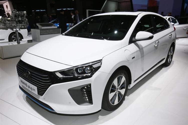 Au salon de Genève, la Hyundai IONIQ Plug-in Hybrid s’expose aux côtés du concept à hydrogène FE FC et de l’IONIQ à conduite autonome