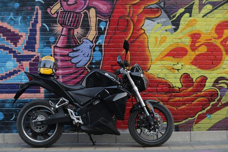 Commercialisée 9 000 dollars aux Etats-Unis et en Chine, la moto électrique Evoke Urban S offre jusqu’à 200 km d’autonomie