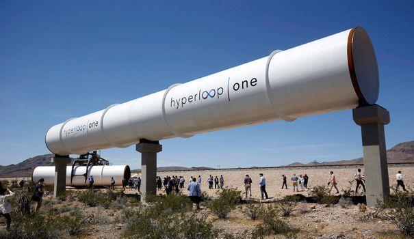 Né sous l’impulsion du fondateur de Tesla, le projet Hyperloop permet de transporter des passagers dans des tubes à plus de 1 200 km/h