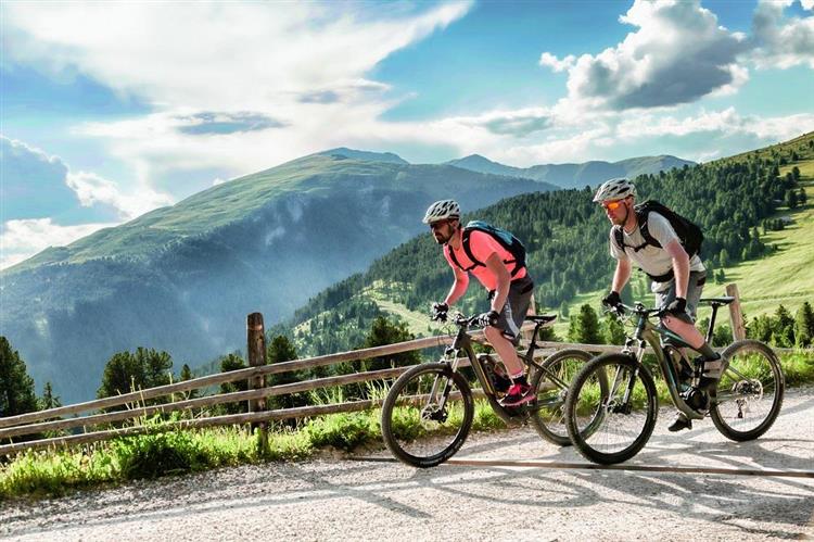 Durant la saison estivale, le vélo à assistance électrique investit un nombre grandissant de stations de montagne