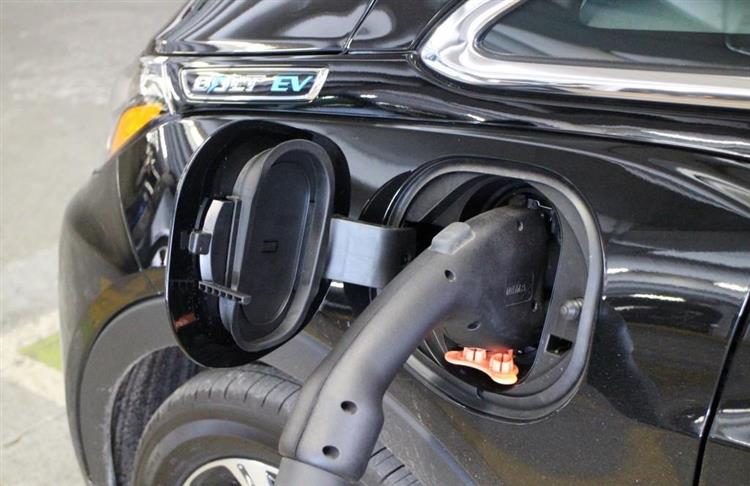 Sans prendre en compte les émissions de CO2 de la production de gasoil, une récente dénonce la pollution liée aux batteries des véhicules électriques