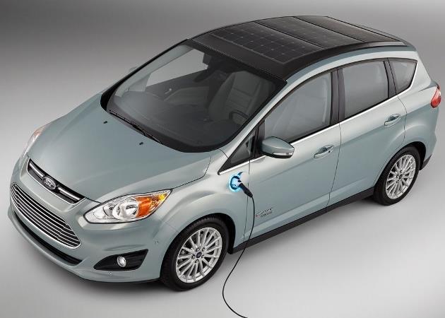 Le Ford C-Max Solar Energi Concept repose sur la version hybride rechargeable du C-Max commercialisé depuis le premier trimestre 2013 aux Etats-Unis à partir de 33 000 dollars
