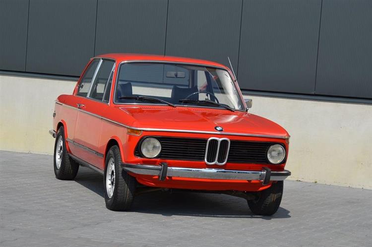 41 ans avant l’innovante citadine BMW i3, le constructeur dévoilait aux Jeux Olympiques d’été de Munich une BMW 1602 électrifiée offrant une autonomie de 60 km