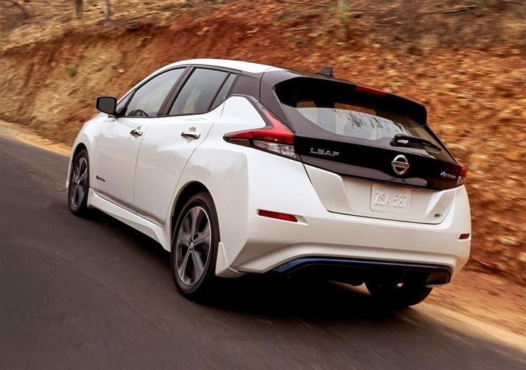 Avec une autonomie réelle de 240 km, un tarif attractif et un nouveau design, la Nissan LEAF II veut distancer la concurrence représentée par les Hyundai IONIQ, Opel Ampera-e et Volkswagen e-Golf