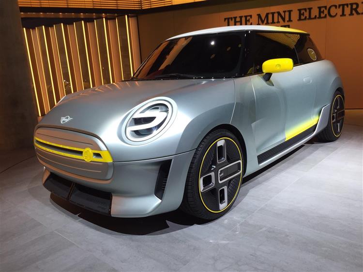 A moins de 48 heures de l’ouverture du salon de Francfort, BMW a dévoilé à la presse son concept de Mini à motorisation électrique