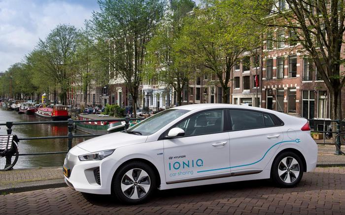 Baptisé IONIQ Car Sharing, le service d’autopartage électrique de la capitale néerlandaise dont la flotte comptera 100 berlines Hyundai IONIQ sera complémentaire au service Car2Go