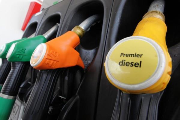 Le gouvernement a confirmé une hausse de 10 % de la taxe sur le gasoil au 1er janvier, une politique destinée à détourner les automobilistes des véhicules diesel