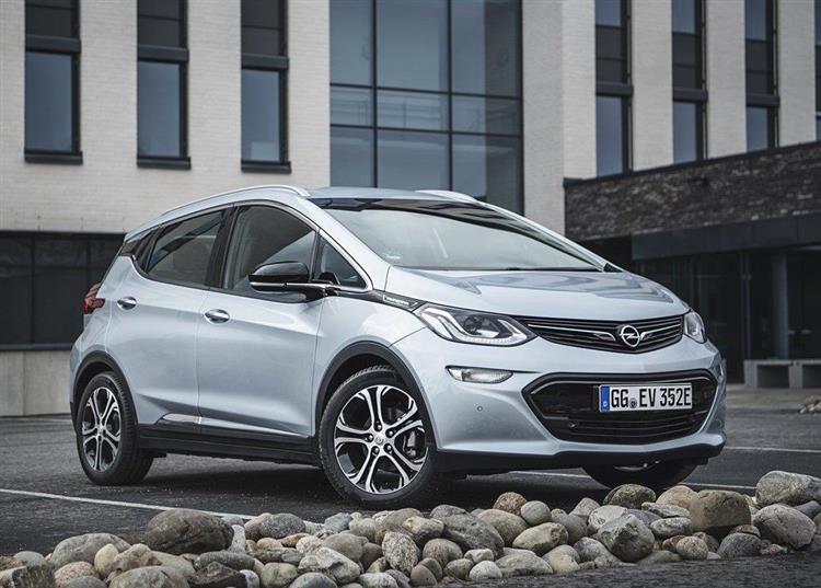 Au pays de la voiture électrique reine, Opel vient de demander à ses concessionnaires de refuser toute nouvelle commande de sa berline compacte Ampera-e