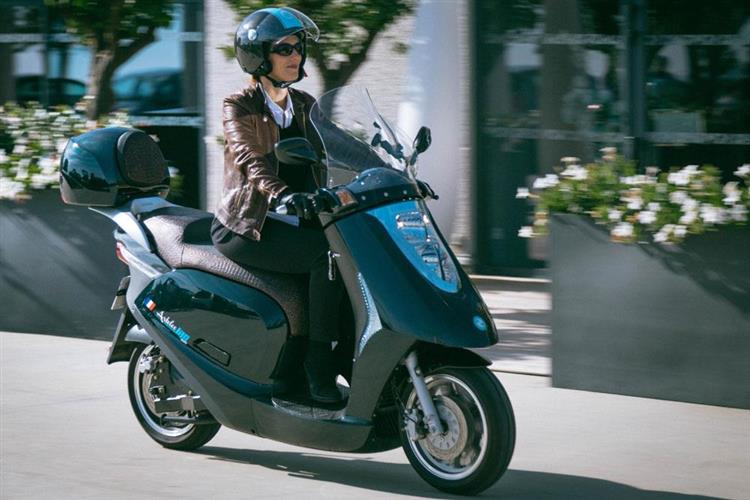 Le bonus « écologique » en faveur des scooters, motos et quadricycles électriques verra son plafond réduit de 100 euros en 2018