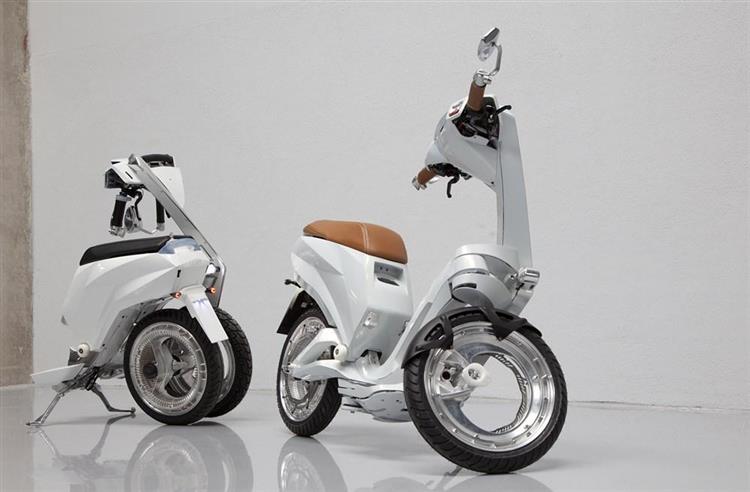 Amovible, la batterie du scooter Ujet peut être transportée à la manière d’une valise sur roulette