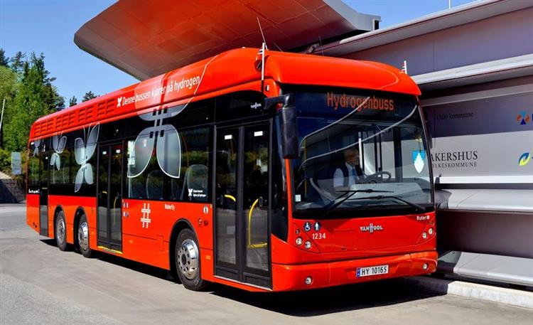 D’une capacité de 125 passagers, les bus Van Hool offrent une autonomie de 300 km en conditions réelles d’exploitation