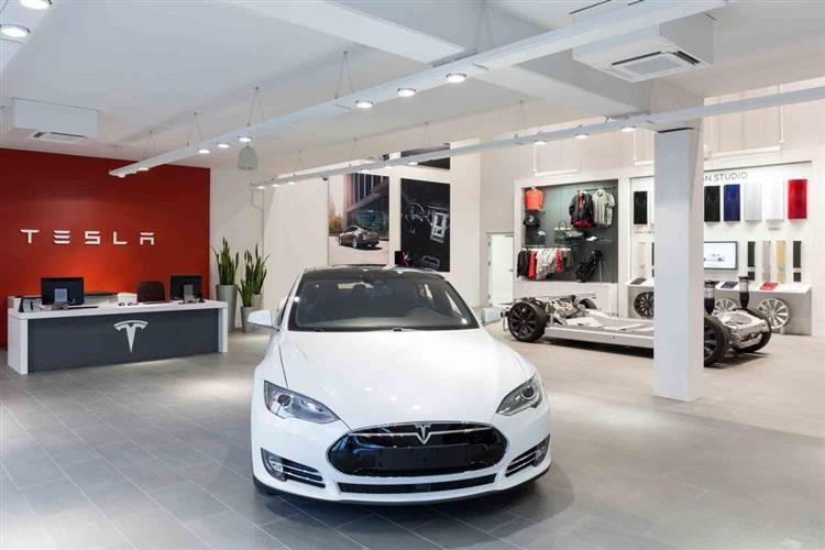 Le mois prochain, Tesla sera de retour dans Paris après avoir installé son siège à Gennevilliers puis à Chambourcy