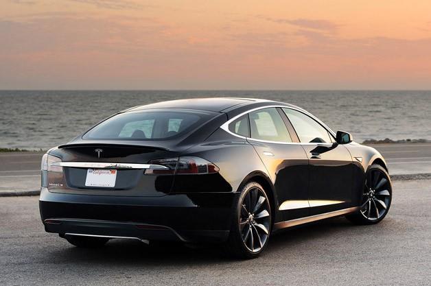 Tesla a renforcé le soubassement de sa Model S électrique avec une plaque en titane