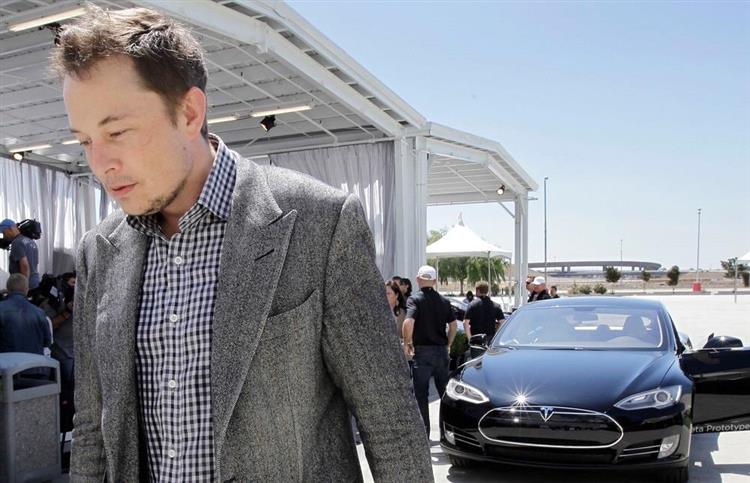 Lors de la présentation des résultats financiers du premier trimestre, Elon Musk a jugé l’une des questions d’ennuyeuse et imbécile