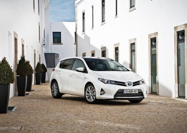 Plus de 2 acheteurs sur 3 choisissent la version hybride la Toyota Auris : tarifs compétitifs, bonus écologique avantageux, fiscalité entreprises généreuse, …