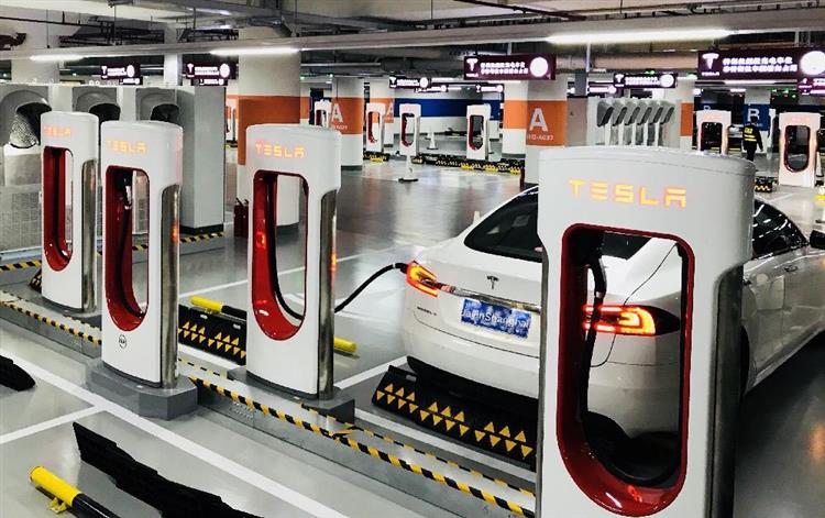 Unique actionnaire de la structure, Tesla compte importer ses véhicules et des composants électriques