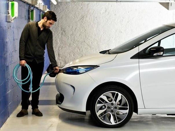 Renault ZOE : la citadine électrique se contente de 2,20 euros en moyenne pour faire le plein au tarif heures creuses