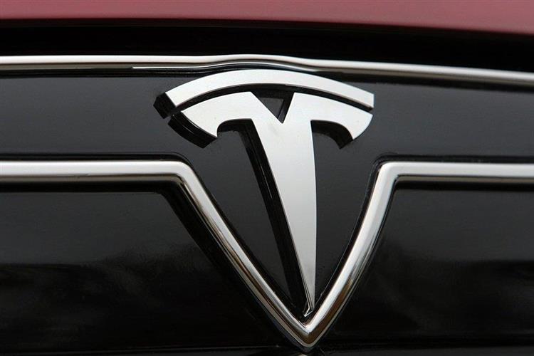 Alors que la version d’entrée de gamme de la Model 3 n’est pas encore produite, Elon Musk ambitionne de commercialiser un véhicule électrique à 25 000 dollars d’ici 3 ans