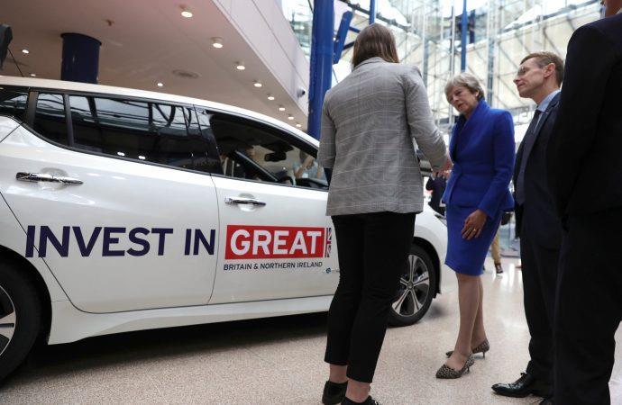 Pour réduire les émissions les émissions de CO2 lié au secteur des transports, le Royaume-Uni s’est fixé pour objectif qu’en 2030, une voiture vendue sur deux sera électrique.