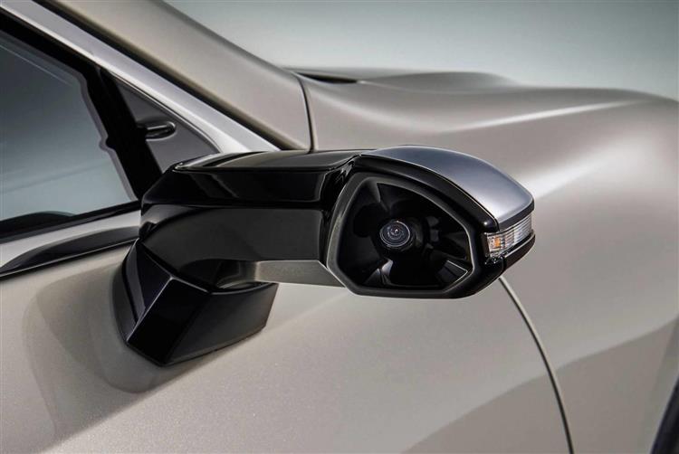 Quelques jours avant Audi, Lexus annonce l’arrivée au catalogue et en option de rétro-caméras, une première mondiale pour un modèle de série