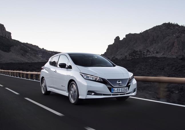 Longtemps véhicule électrique le plus vendu de la planète, la compacte Nissan LEAF embarque une batterie d'une capacité totale de 40 kWh offrant une autonomie WLTP de 270 km