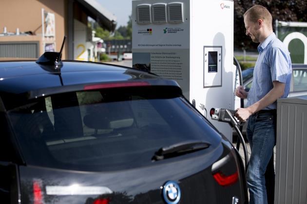 Les 8 bornes de recharge rapide installées sur l’autoroute A9 en Allemagne permettent de parcourir les 430 km séparant Munich de Leipzig