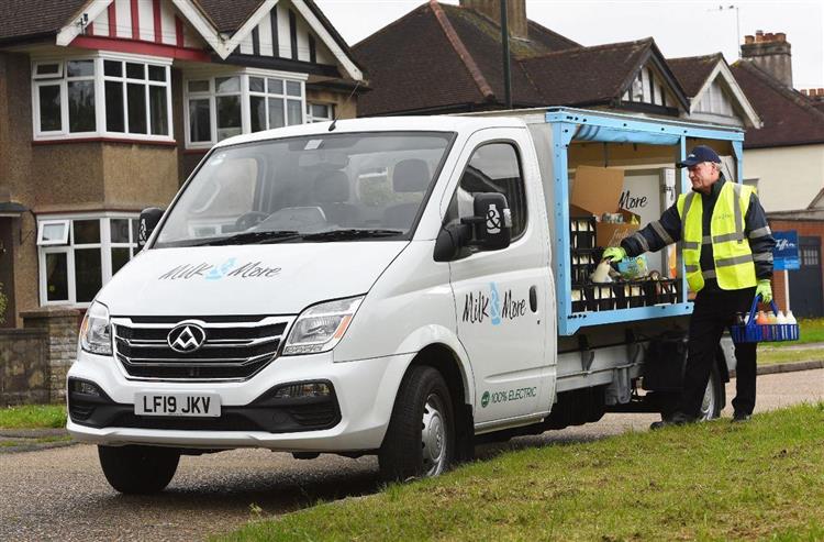 Avec plus de 500 véhicules électriques, le service de livraison à domicile Milk & More dispose de l’une des plus grandes flottes de ce type au Royaume-Uni