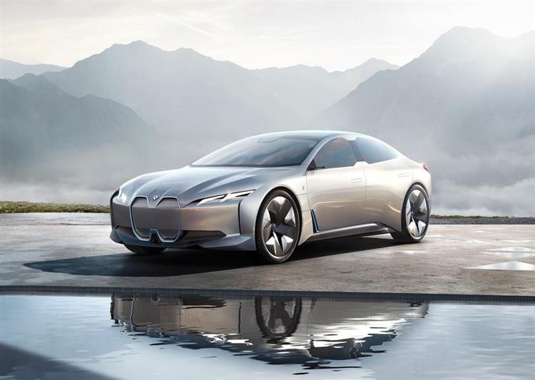 Concurrente directe de la Mercedes EQS, la future grande berline BMW i6 commercialisée en 2024 sera disponible avec deux capacités de batteries