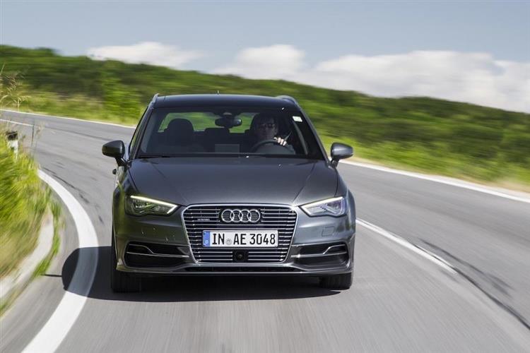 Commercialisée à partir de 34 900 euros (bonus déduit), l’Audi A3 e-tron Sportback fait jeu égal avec la version diesel 2.0l TDI de 184 ch