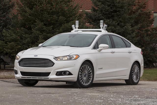 Basés sur la Ford Mondeo Hybrid, les premiers prototypes autonomes sont développés en partenariat avec l’Université du Michigan