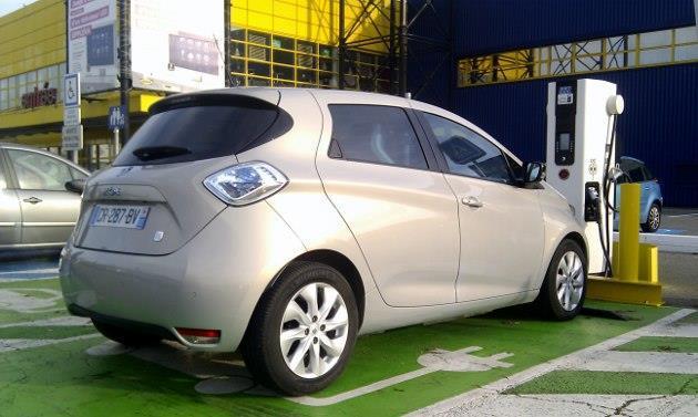 Voiture électrique la plus vendue en France, la citadine Renault ZOE dispose d’une autonomie moyenne de 150 km