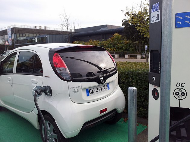 Peugeot iOn recharge rapide